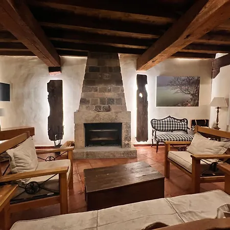 Rural La Pinorra بيت ريفي 4*